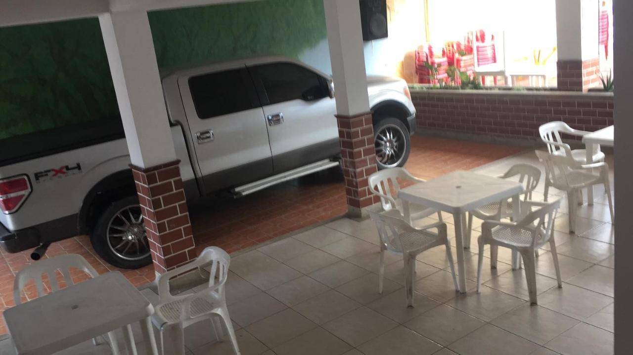 Hotel Y Balneario El Descanso Villavicencio Esterno foto