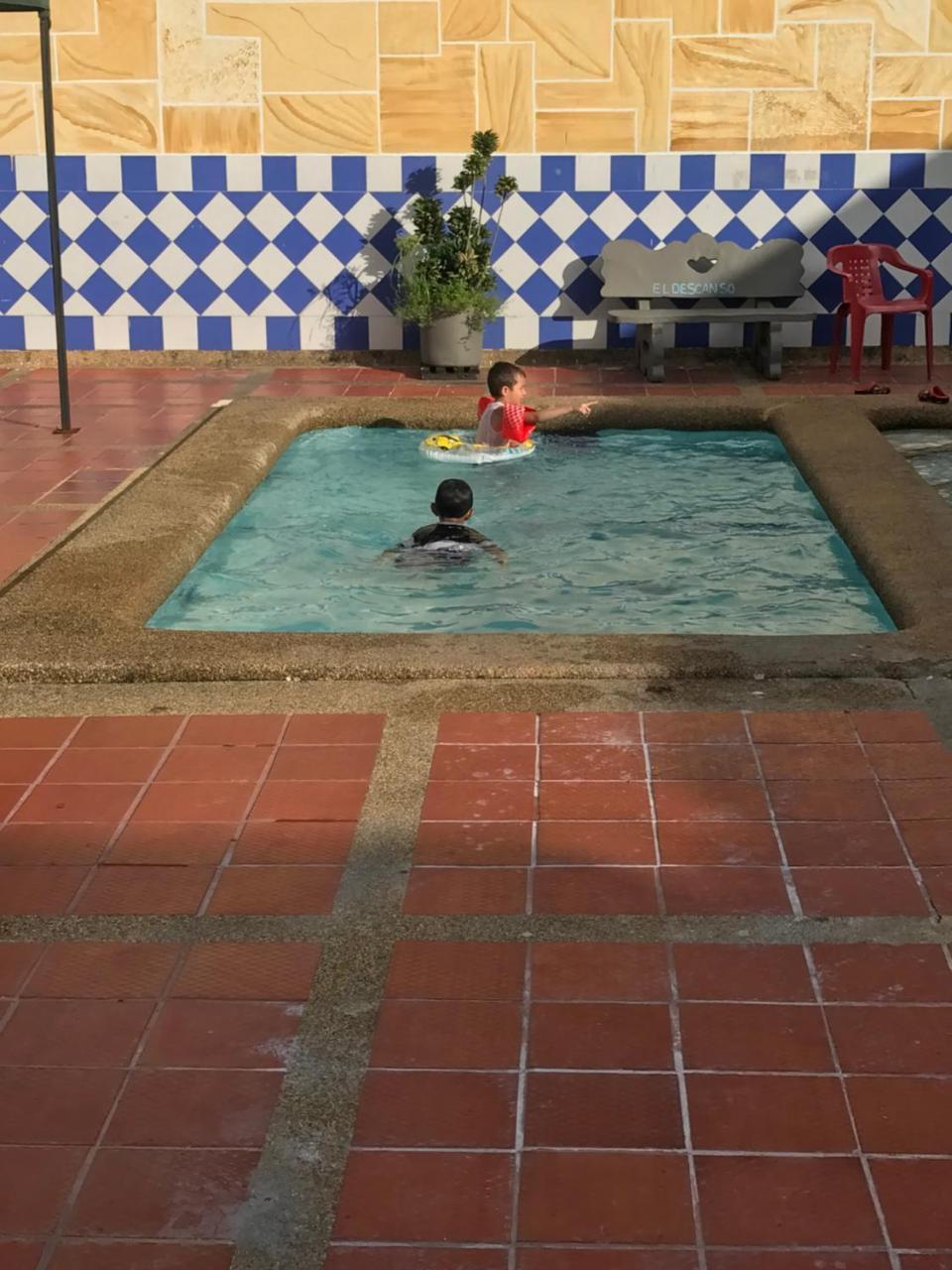 Hotel Y Balneario El Descanso Villavicencio Esterno foto