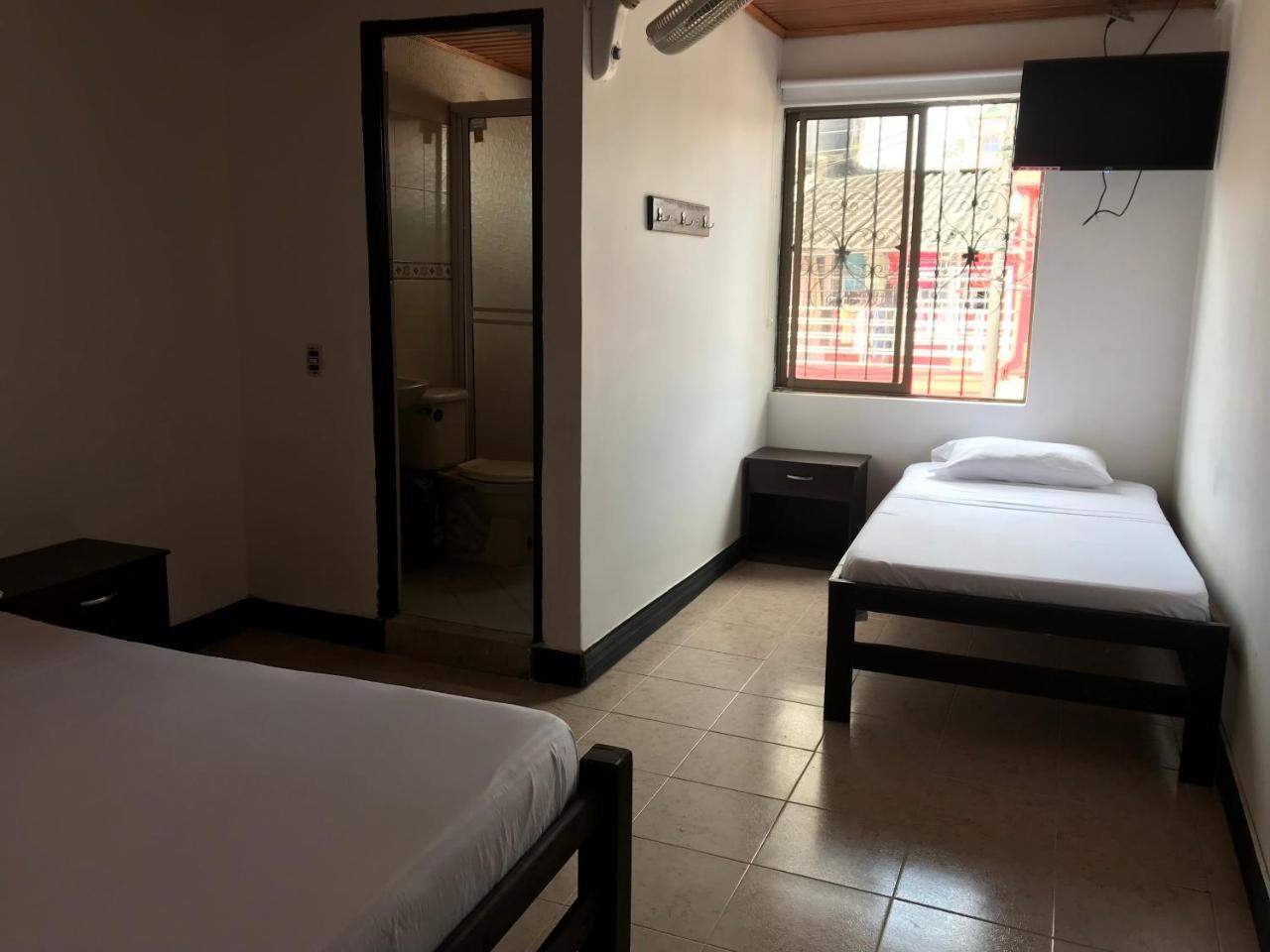 Hotel Y Balneario El Descanso Villavicencio Esterno foto